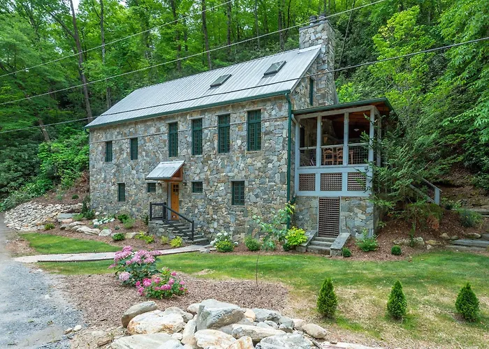 Kibbin Private, Luxury Stone Cottage By Creek