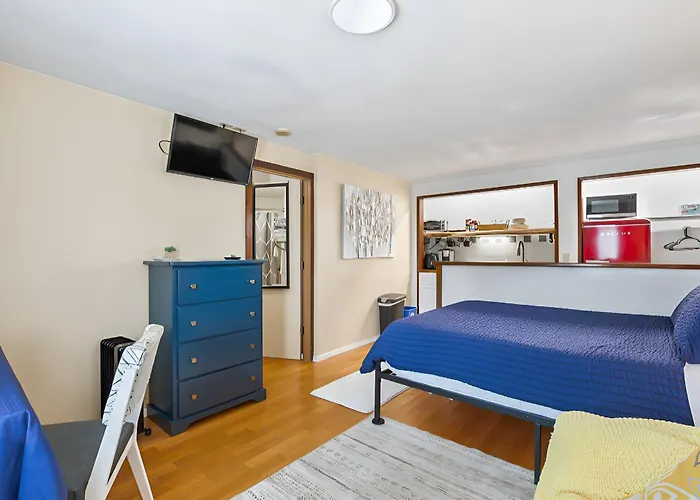 Comfortable Studio #1 Across The Street From The Beach