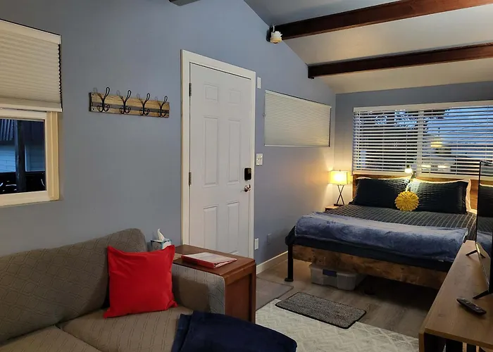 2Nd Floor Studio #4 With Ocean View And Covered Deck