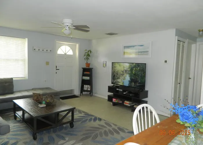 Chazz Doorway Duplex