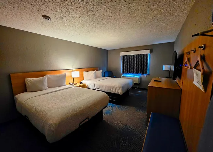 Days Inn By Wyndham Waukegan Great Lakes