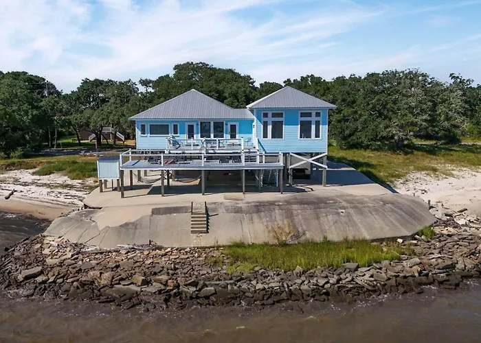 Private Waterfront Beach House With Fire-Pit