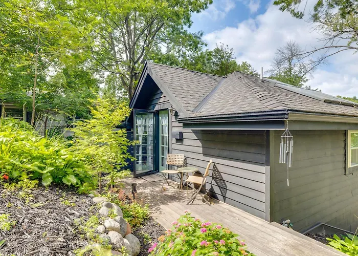 Pet-Friendly Minneapolis Studio: Walk To Lake!