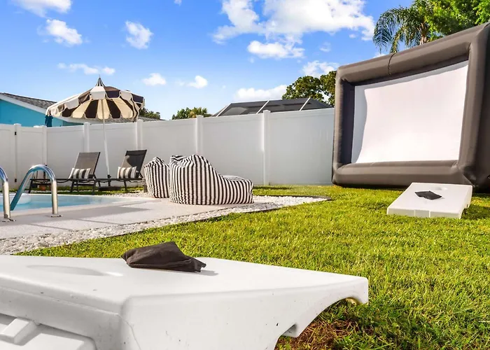 The Beverley Pool Hot Tub Near Clearwater Beach