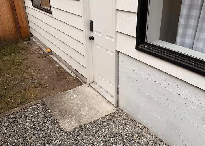 Charming 2-Bedroom And 1 Full Bath Basement Apartment With Wifi And Ac In Lovely Edmonds