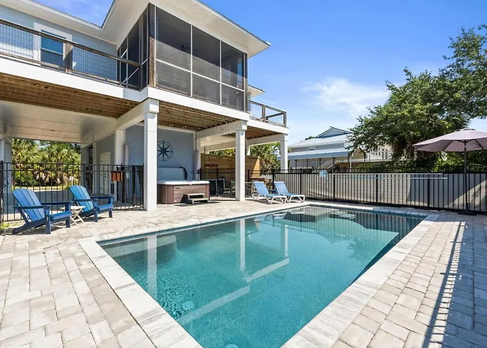 Fruitcakes- Private Pool- Hot Tub- Pet Friendly