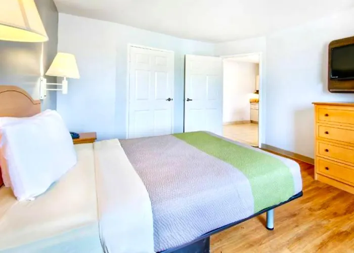 Oyo Townhouse Sulphur,La Extended Stay I-10