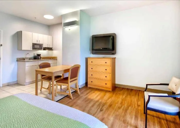 Oyo Townhouse Sulphur,La Extended Stay I-10