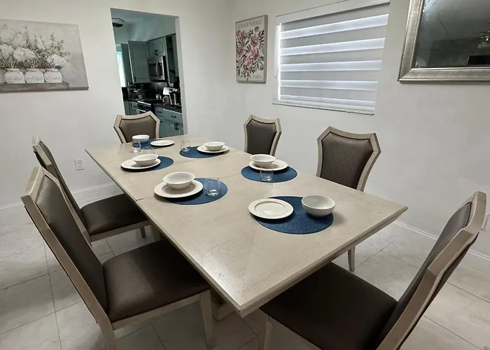 4Bdrm Waterfront Salt Water Pool Home With Outdoor Theater Game Rm Make Up Vanities In Every Room Perfect For Game Days And Concerts Trips To Miami Hard Rock Stadium And Hotel 15 Mins Away