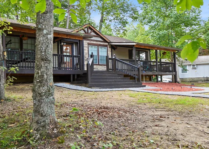 Cozy Cove Escape - Lakeside Retreat Cabin