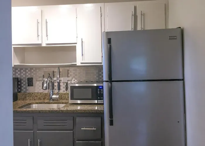 Modern Apartment - Cameron Village