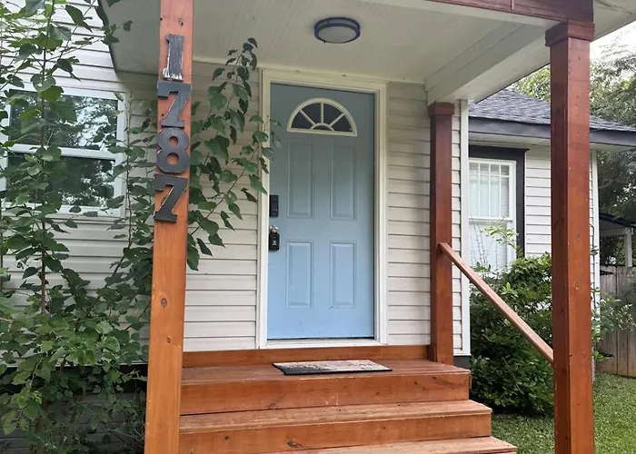 Charming Getaway In Decatur