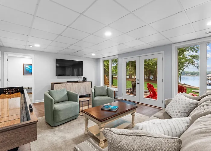 Sandy Beach, 2 King Suites, Game Rooms And Views!