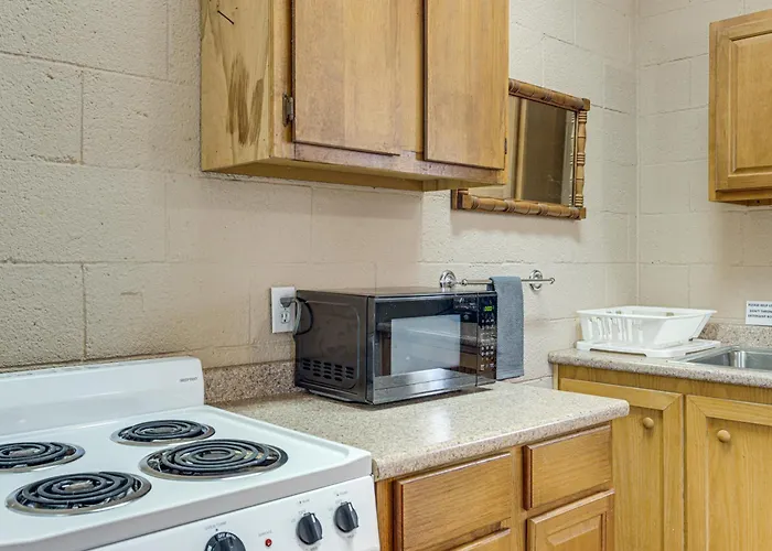 On-Site Hiking Trails: Cozy Lake Whitney Studio!
