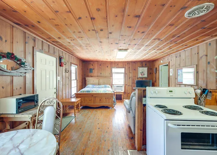 On-Site Trails! Cozy Whitney Cottage 2 Mi To Lake