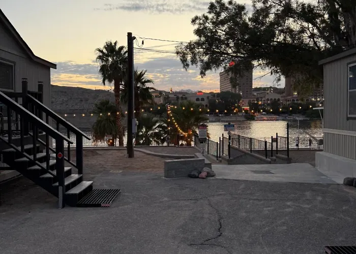 Cozy River Front Lookout