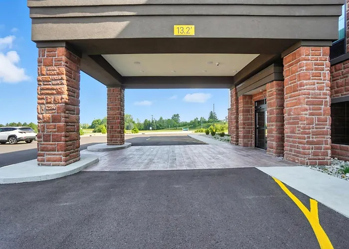 Cobblestone Hotel & Suites - Bellefontaine