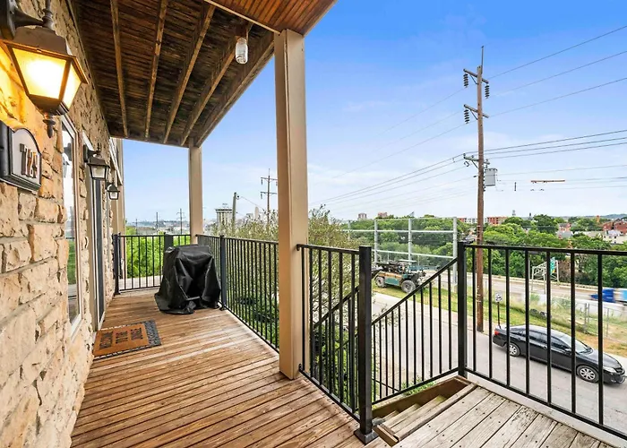 Hilltop 3Br For 10, Private Garage, Skyline Views