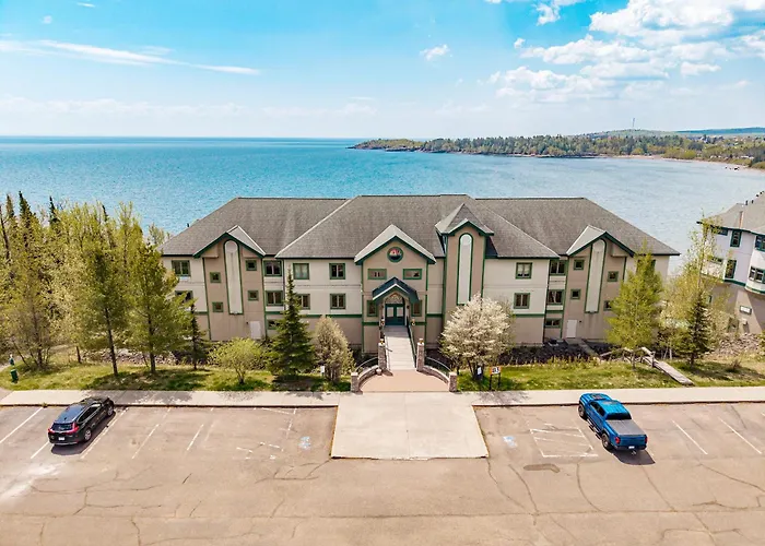 Amazing Superior Lake View Condo And Heated Pools