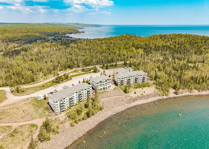 Amazing Superior Lake View Condo And Heated Pools