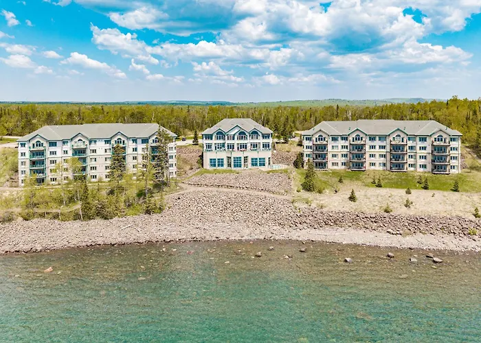 Amazing Superior Lake View Condo And Heated Pools