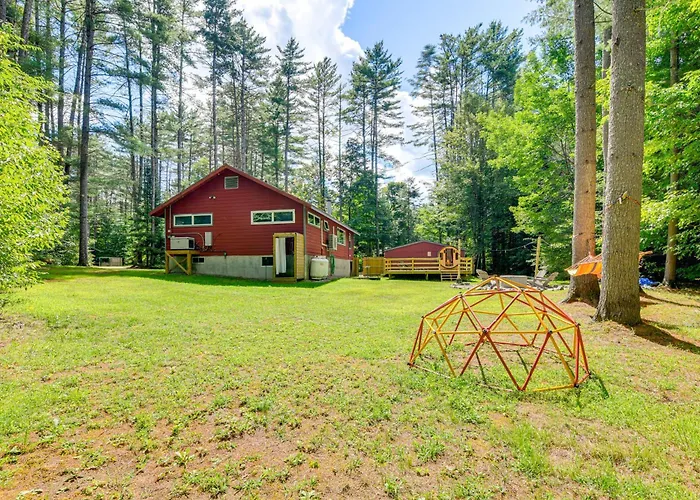 Schroon Forested Retreat W/ Sauna & Hot Tub