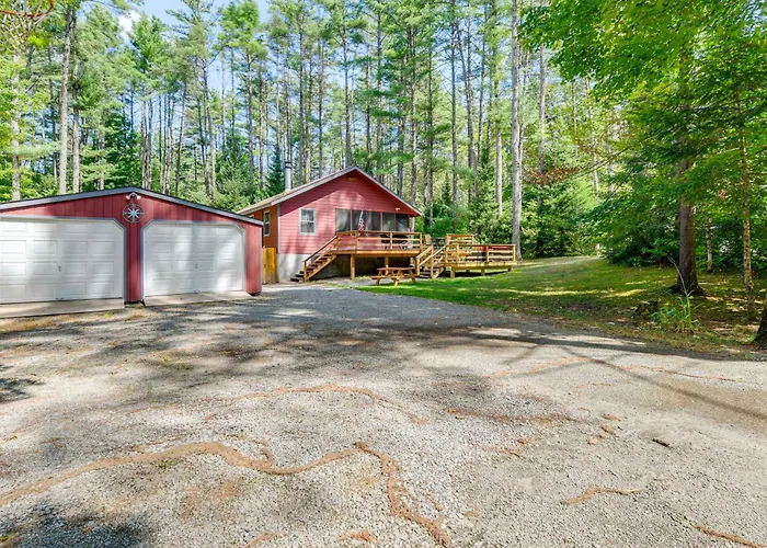 Schroon Forested Retreat W/ Sauna & Hot Tub