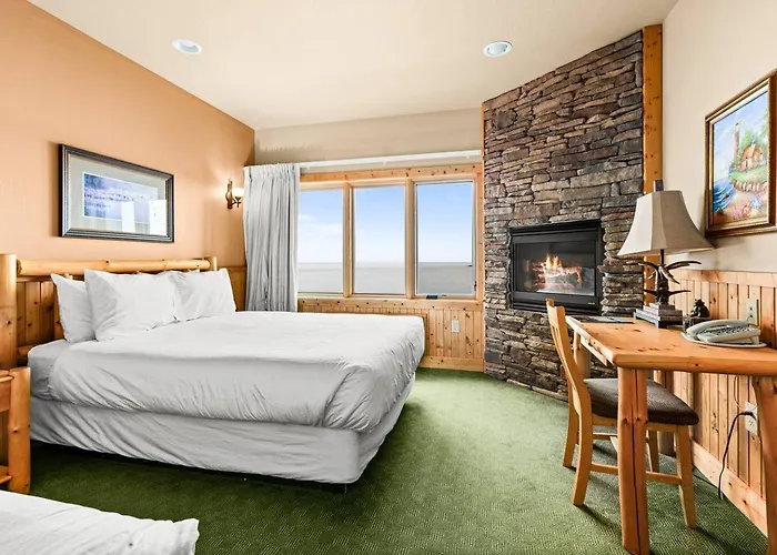 Amazing Lake View 2 Queen Bed Studio & Heated Pools