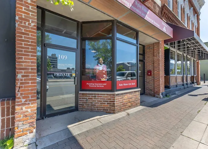 Gorgeous Apartment Across From La Crosse Center