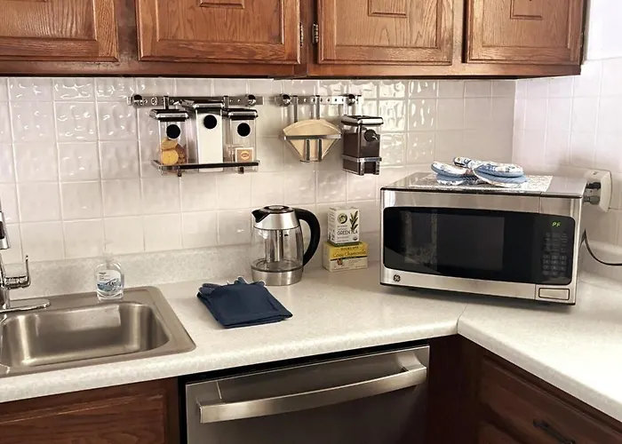 Island Oasis Retreat - 1 Minute Walk To The Beach