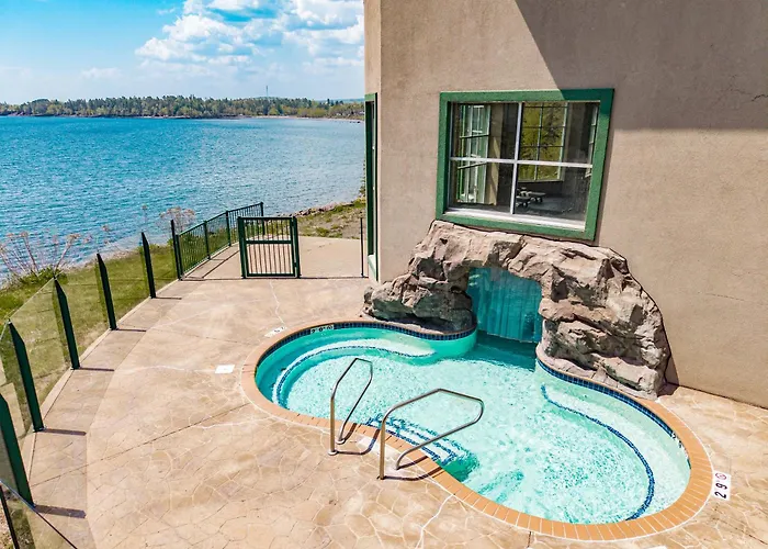 Majestic Lake Views Studio 2-Queen Beds And Heated Pools