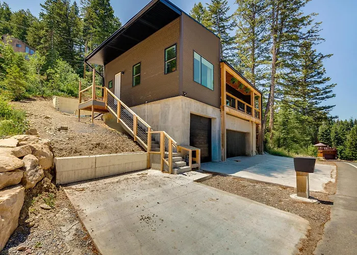 Ski, Hike & Bike: Modern Park City Studio