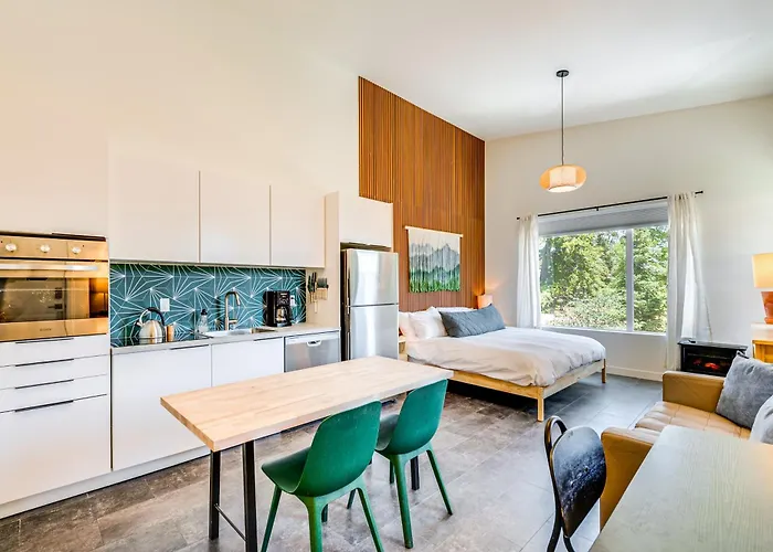 Ski, Hike & Bike: Modern Park City Studio
