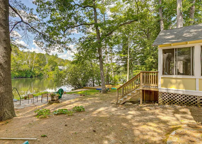 Lakefront Bradford Cottage W/ Dock, Near Skiing!