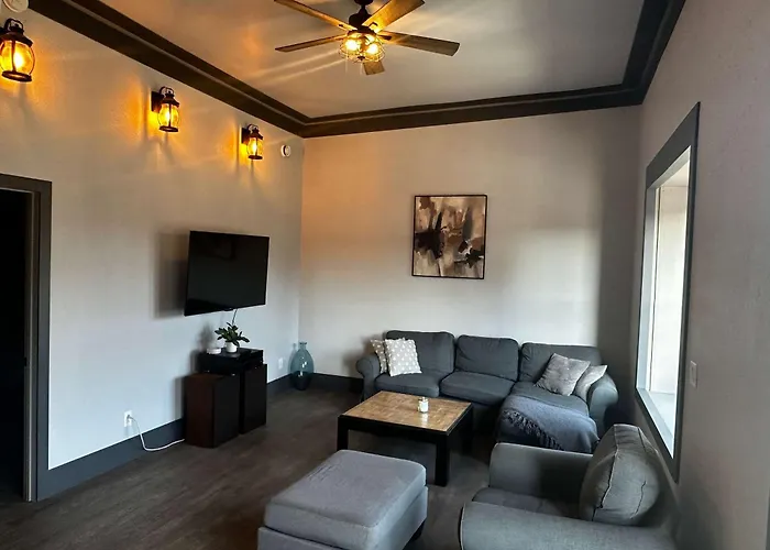 Modern Downtown Retreat