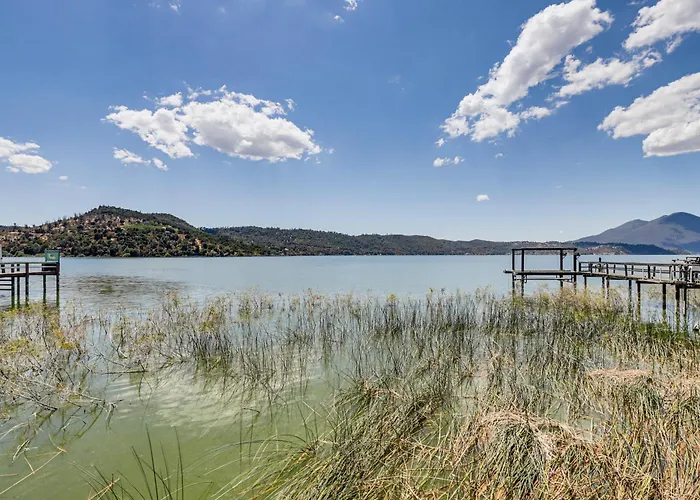 Watefront Getaway W/ Mtn Views & Dock In Clearlake