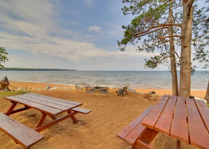 Private Sandy Beach: Lake Superior Group Retreat