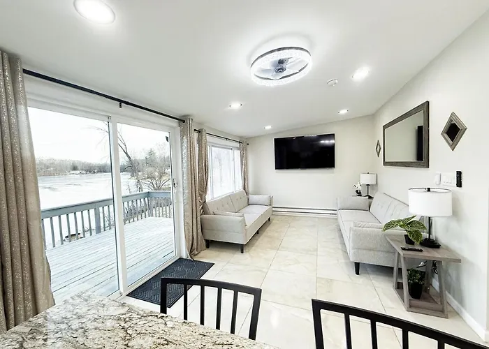 Lux Lake Neepaulin Frontage & Panoramic Views Home