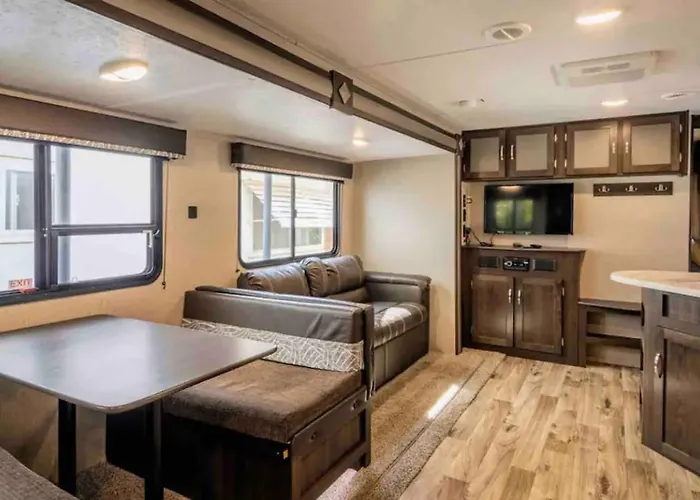 Parked Rv Travel Trailer Getaway Wi-Fi With Hookups