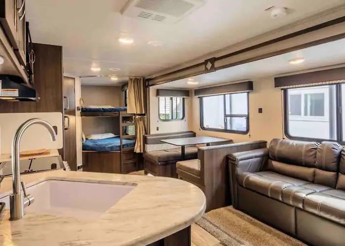Parked Rv Travel Trailer Getaway Wi-Fi With Hookups