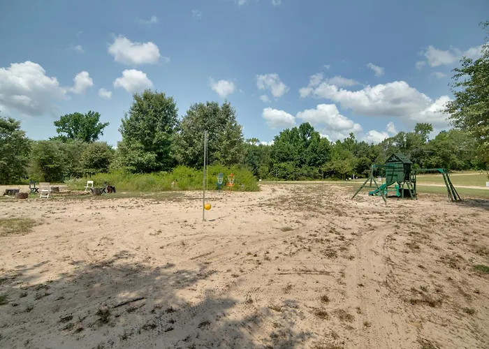 Hike & Explore: 60-Acre Outdoor Retreat In Tyler!