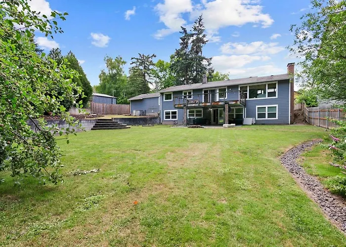 Beaverton Retreat Huge Backyard
