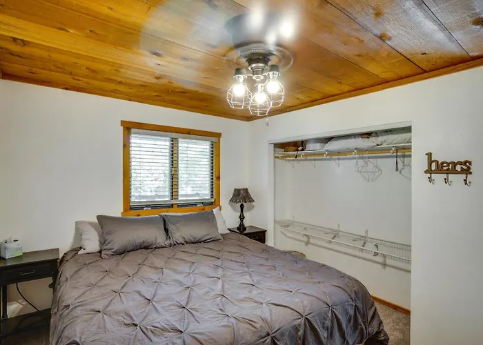 Private Hot Tub: Riverfront Escape In Shawano