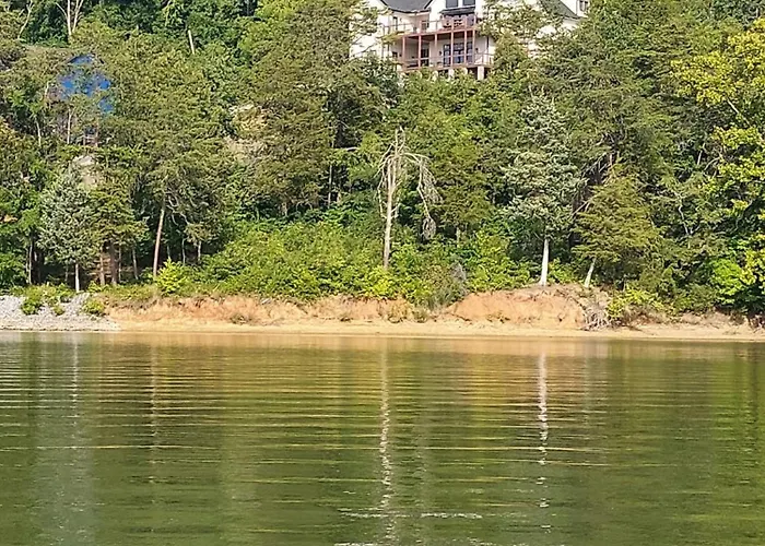 Exclusive Lakefront Retreat On Douglas Lake