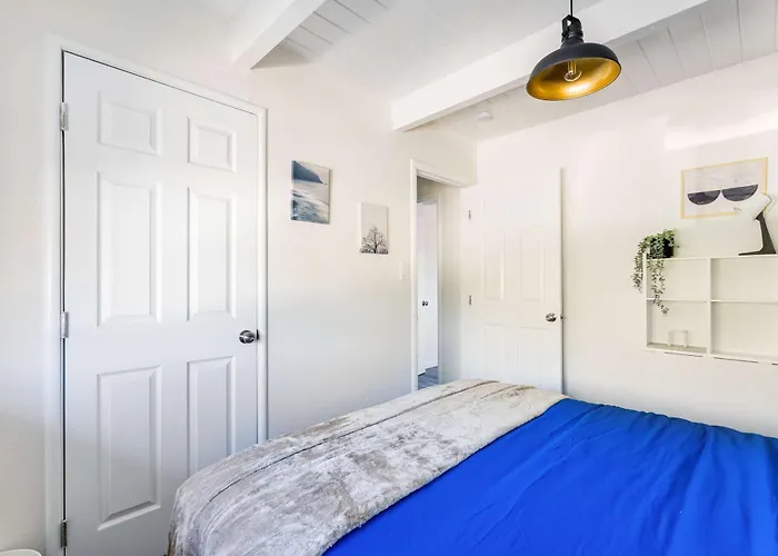 Chic Abode In Central Berkley