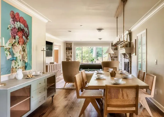 The Howell House - Picturesque Countryside Retreat