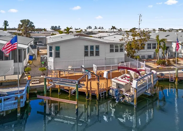 New - Island Getaway - Waterfront Home With Gulf Access & Optional Boat!