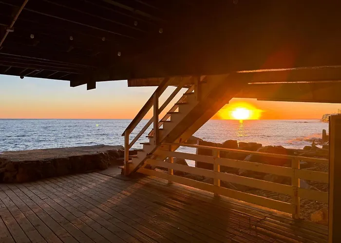 Malibu Beachfront Home With Rock Spa Ocean Views & Huge Deck