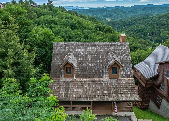 4Br Cabin With Ski Resort, Mtn Views & Hot Tub