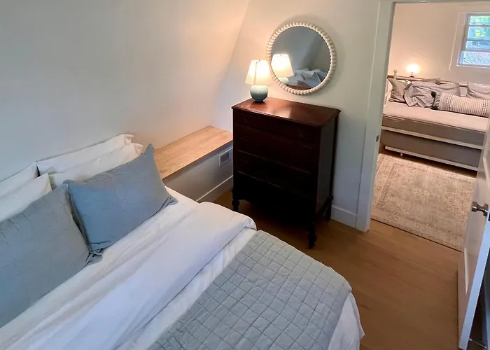 Sleeps 10, Approx 1 Mile To The Beach, Fully Renovated In 2025